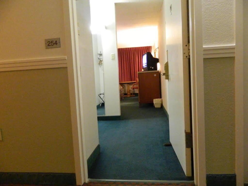 Motel 6-New Stanton, Pa Экстерьер фото